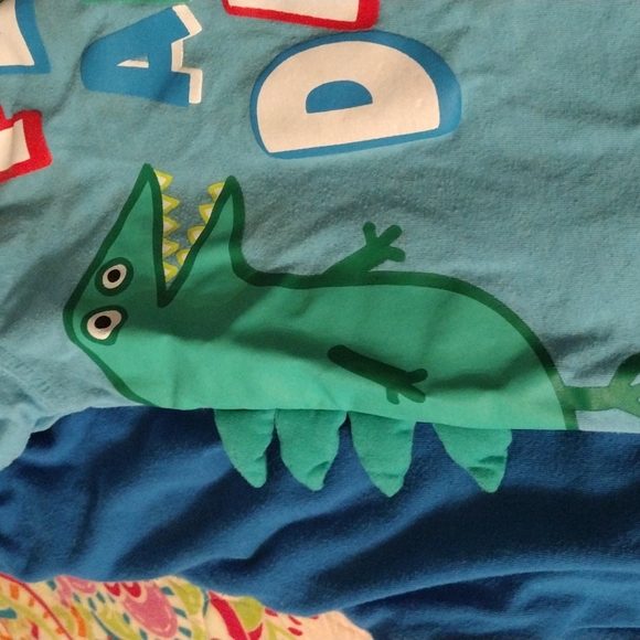 PEPPA PIG- 2 piece short and shirt set size 4t - Picture 7 of 8